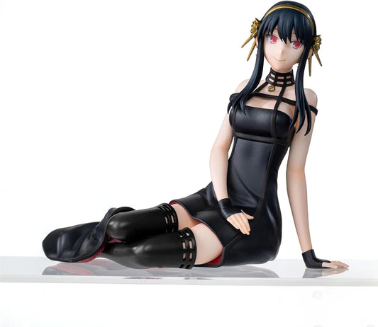 Sega spy x family pm perching statue of black vinyl seated anime girl yor forger with red eyes and gold hair accessories